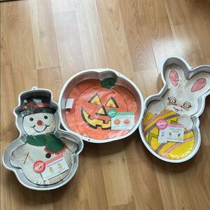 Wilton Halloween Pumpkin, Easter Bunny, and Snowman Holiday Bake Pans